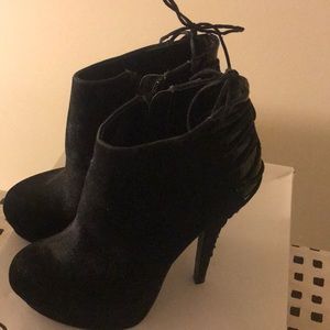 GENTLY Worn Baker’s Side Zip Platform Ankle Bootie